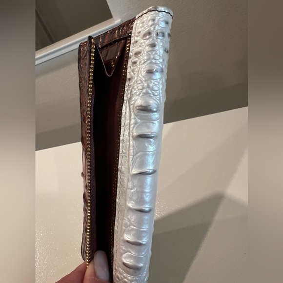 NWOT - BRAHMIN ADY WALLET - SOLD OUT - Toasted Macaroon - AUTHENTIC - Picture 7 of 9